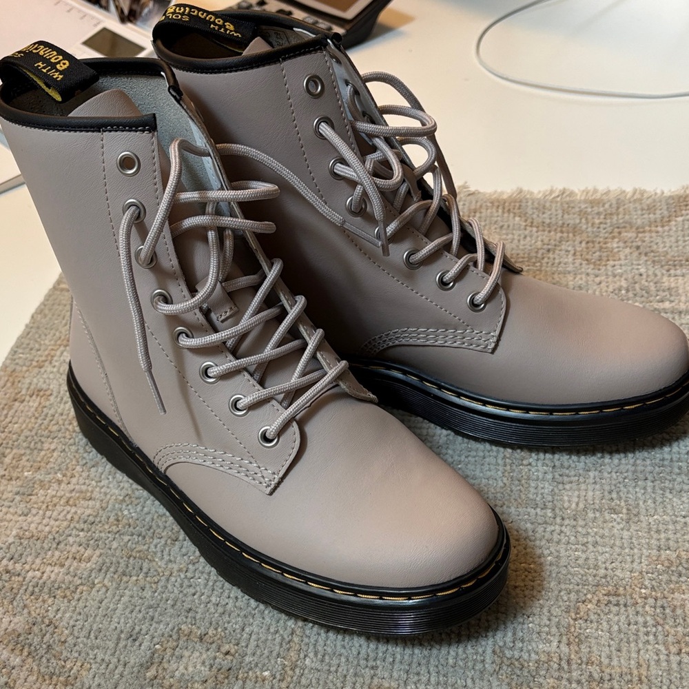 NWOT Dr. Martens Zavala taupe Combat Boots